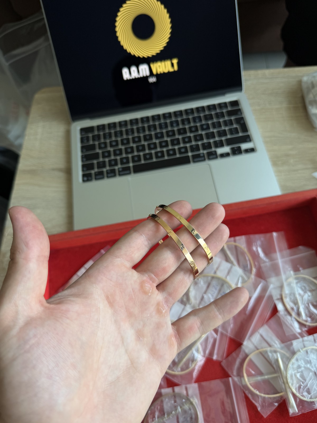 18k gold jewellery piece