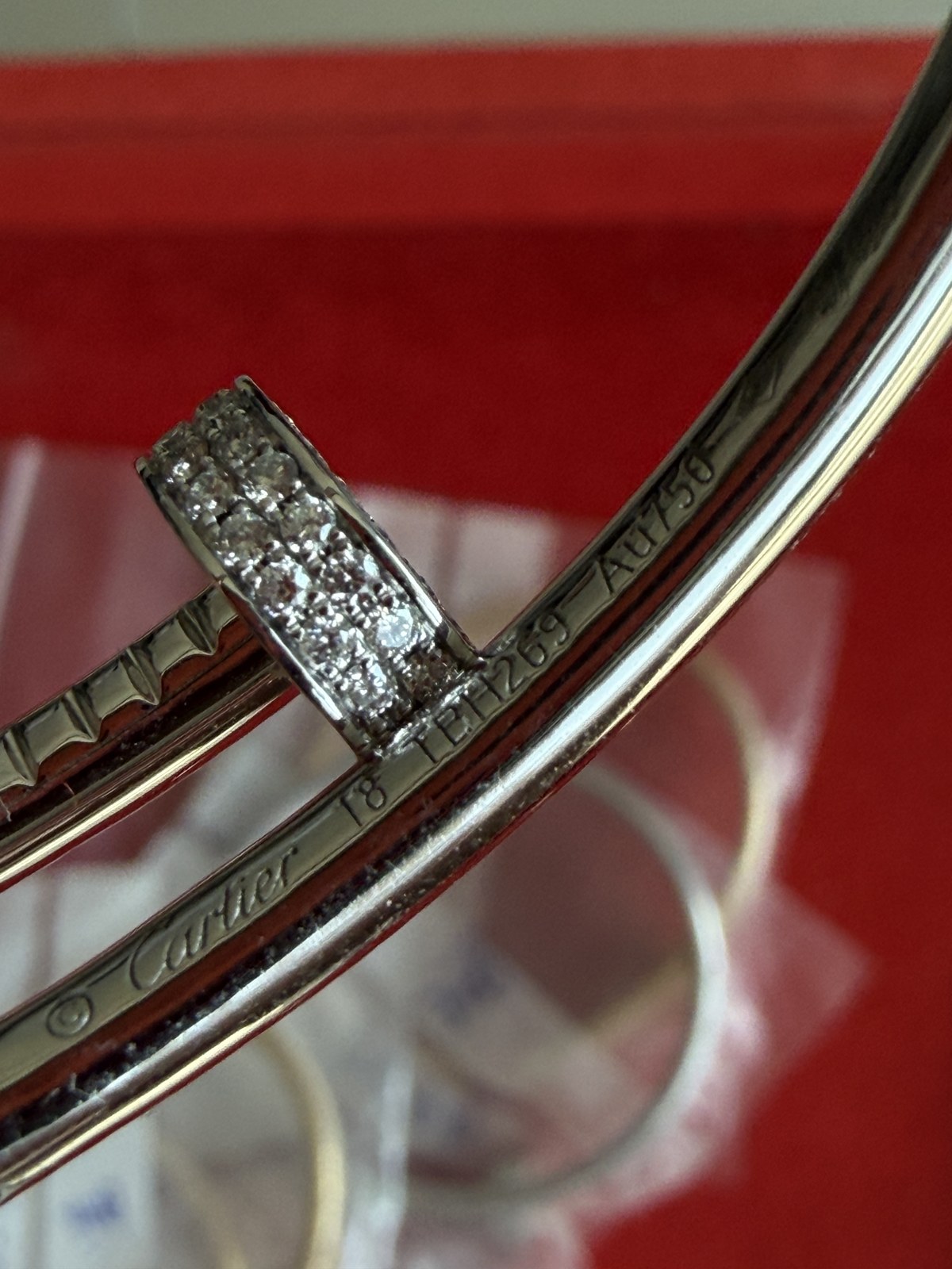 18k gold jewellery piece