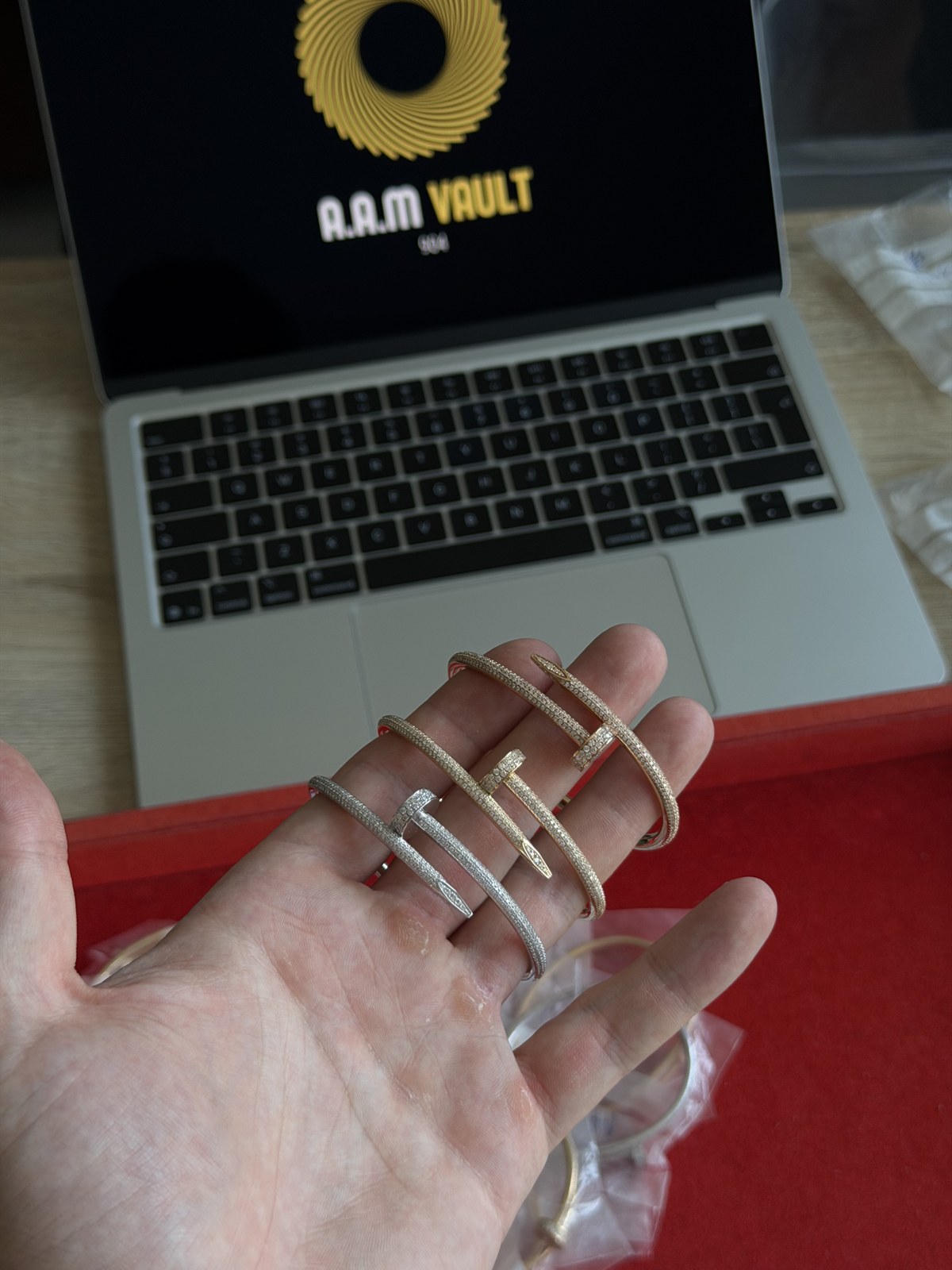 18k gold jewellery piece